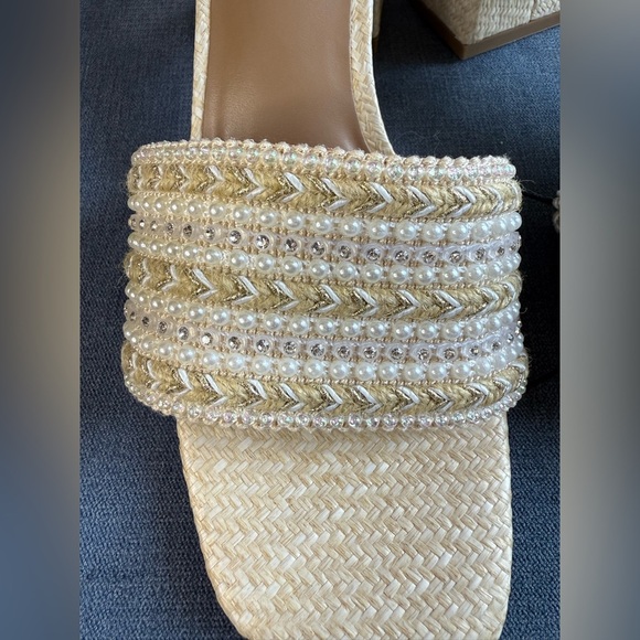 Madden NYC Block Heel Slip On Sandals Woman’s SZ 9 Cream Textured Beaded New - Picture 12 of 13